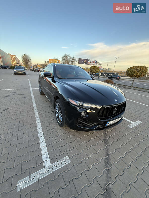 Внедорожник / Кроссовер Maserati Levante 2018 в Киеве