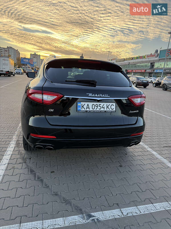 Внедорожник / Кроссовер Maserati Levante 2018 в Киеве