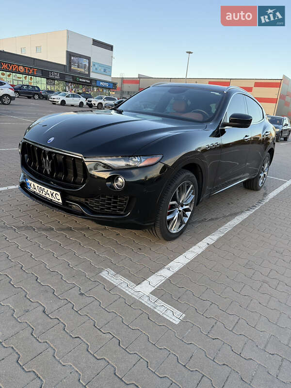 Внедорожник / Кроссовер Maserati Levante 2018 в Киеве