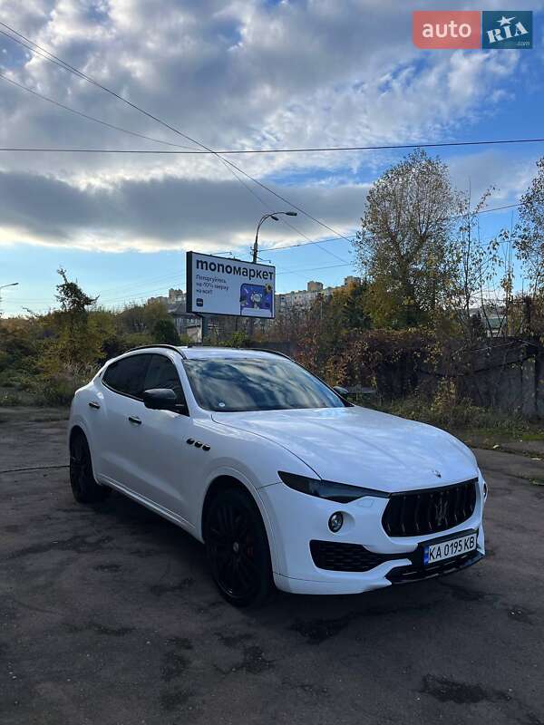 Позашляховик / Кросовер Maserati Levante 2016 в Києві