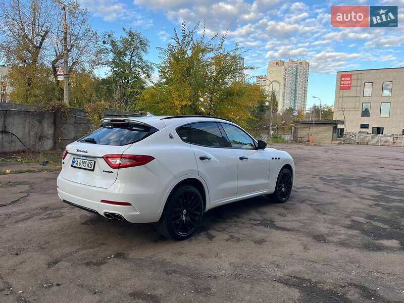 Позашляховик / Кросовер Maserati Levante 2016 в Києві