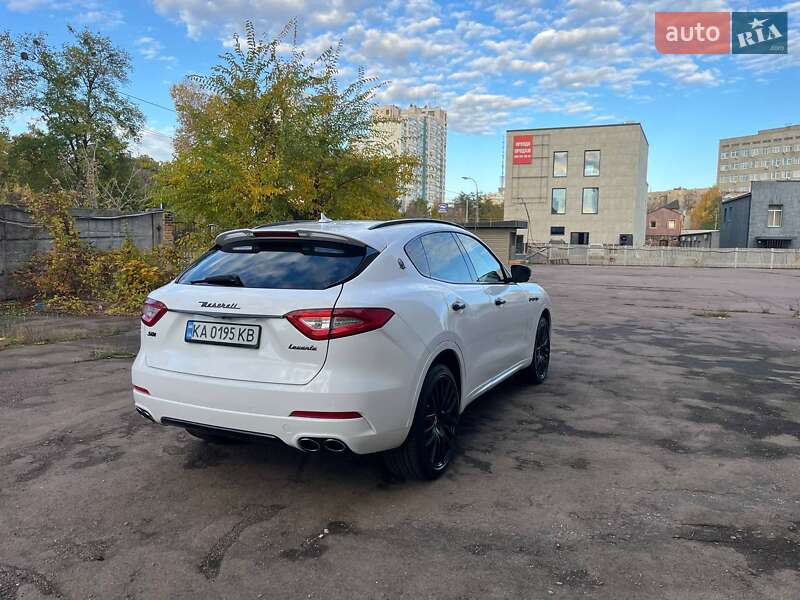 Позашляховик / Кросовер Maserati Levante 2016 в Києві