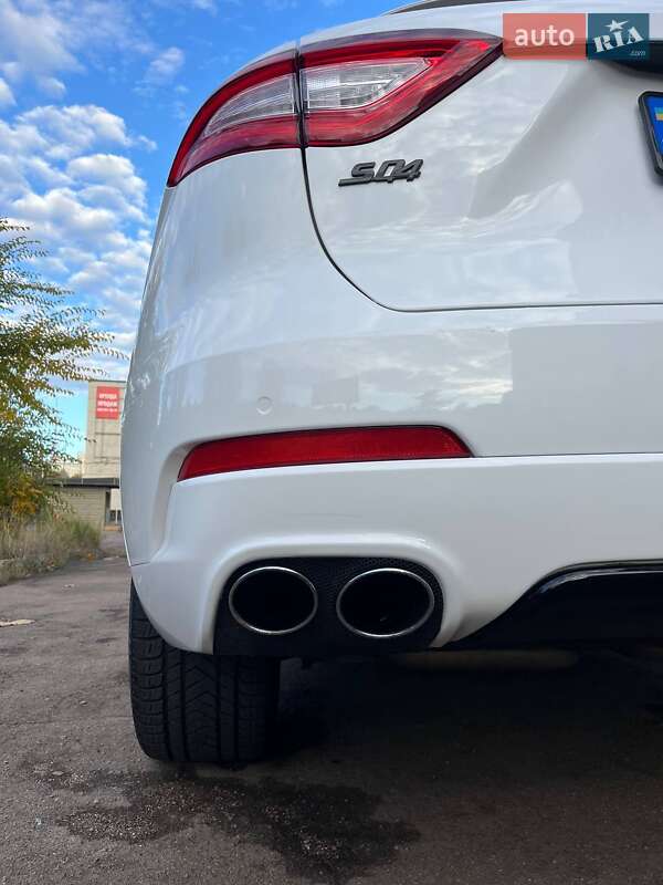 Позашляховик / Кросовер Maserati Levante 2016 в Києві