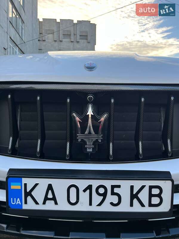 Позашляховик / Кросовер Maserati Levante 2016 в Києві