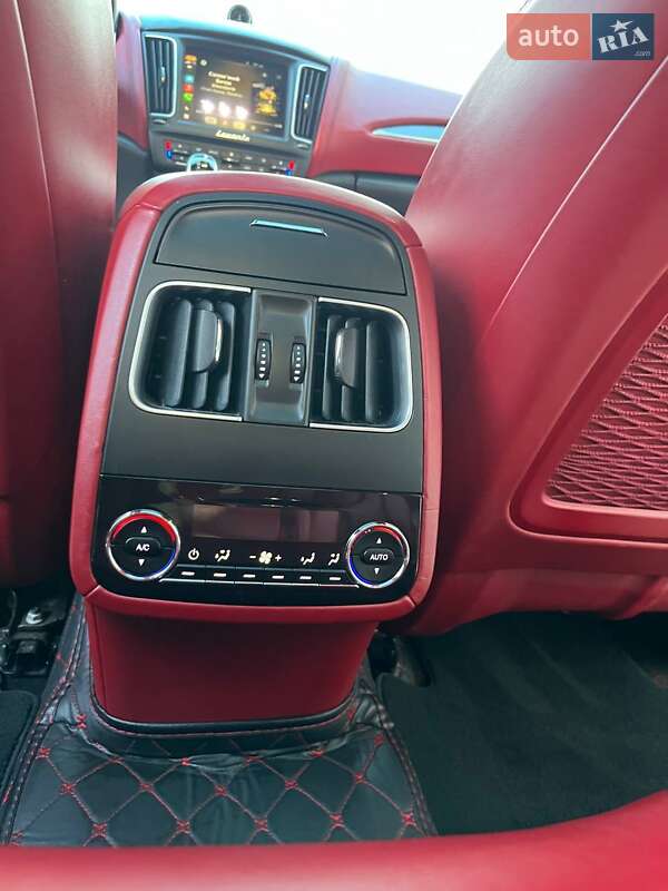 Позашляховик / Кросовер Maserati Levante 2016 в Києві