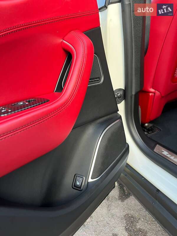 Позашляховик / Кросовер Maserati Levante 2016 в Києві