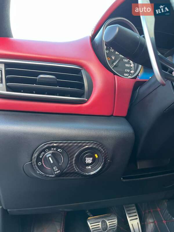 Позашляховик / Кросовер Maserati Levante 2016 в Києві