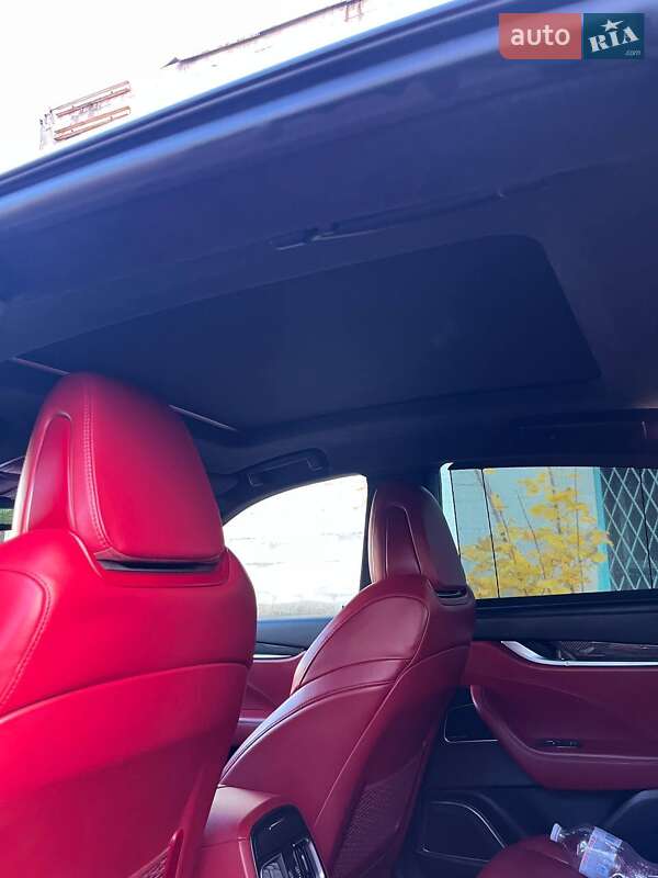 Позашляховик / Кросовер Maserati Levante 2016 в Києві