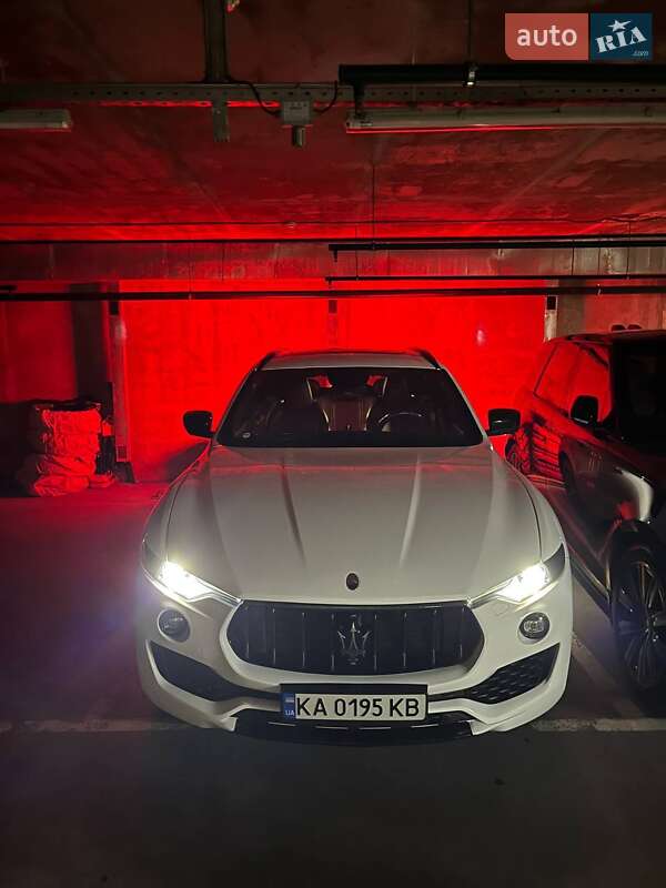 Позашляховик / Кросовер Maserati Levante 2016 в Києві