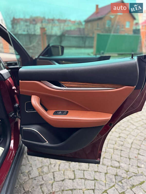 Внедорожник / Кроссовер Maserati Levante 2016 в Киеве фото 16 Внедорожник / Кроссовер Maserati Levante 2016 в Киеве