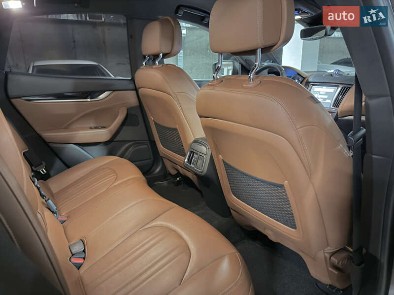 Внедорожник / Кроссовер Maserati Levante 2016 в Днепре