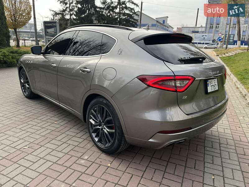 Внедорожник / Кроссовер Maserati Levante 2019 в Тернополе