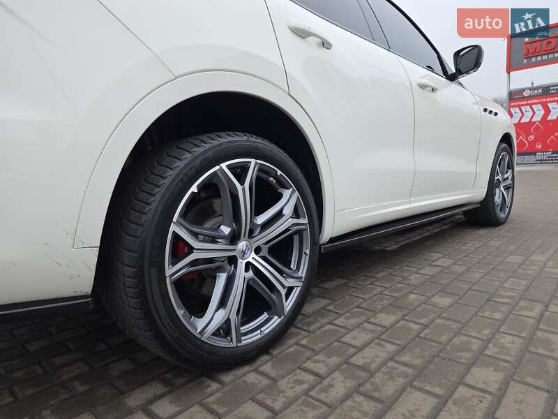 Позашляховик / Кросовер Maserati Levante 2018 в Києві