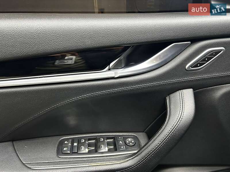 Внедорожник / Кроссовер Maserati Levante 2017 в Черновцах