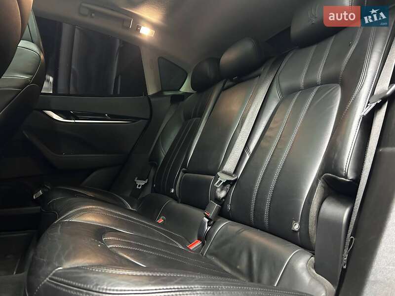 Внедорожник / Кроссовер Maserati Levante 2017 в Черновцах