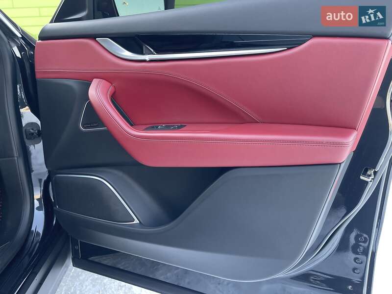 Внедорожник / Кроссовер Maserati Levante 2018 в Киеве