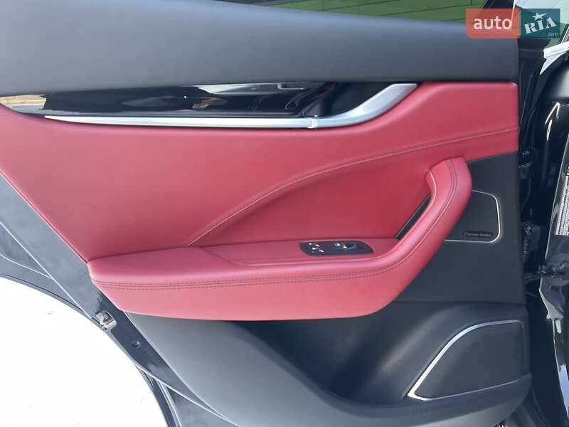 Внедорожник / Кроссовер Maserati Levante 2018 в Киеве