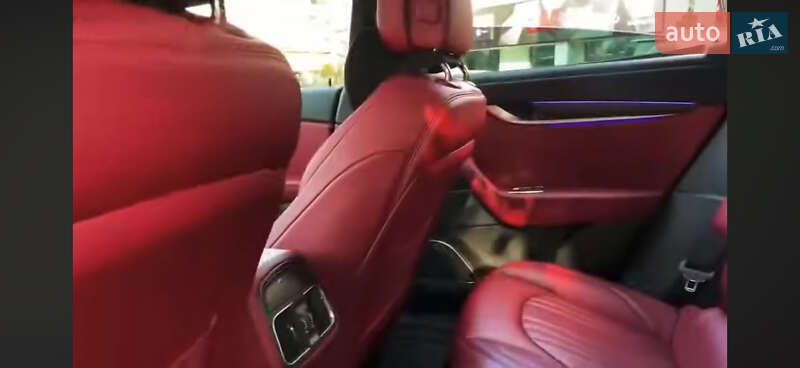 Внедорожник / Кроссовер Maserati Levante 2017 в Киеве