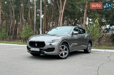 Внедорожник / Кроссовер Maserati Levante 2017 в Киеве