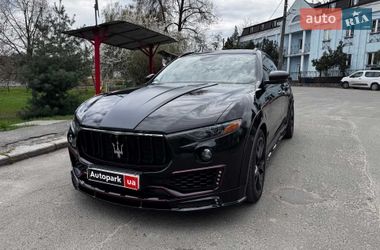 Внедорожник / Кроссовер Maserati Levante 2017 в Киеве