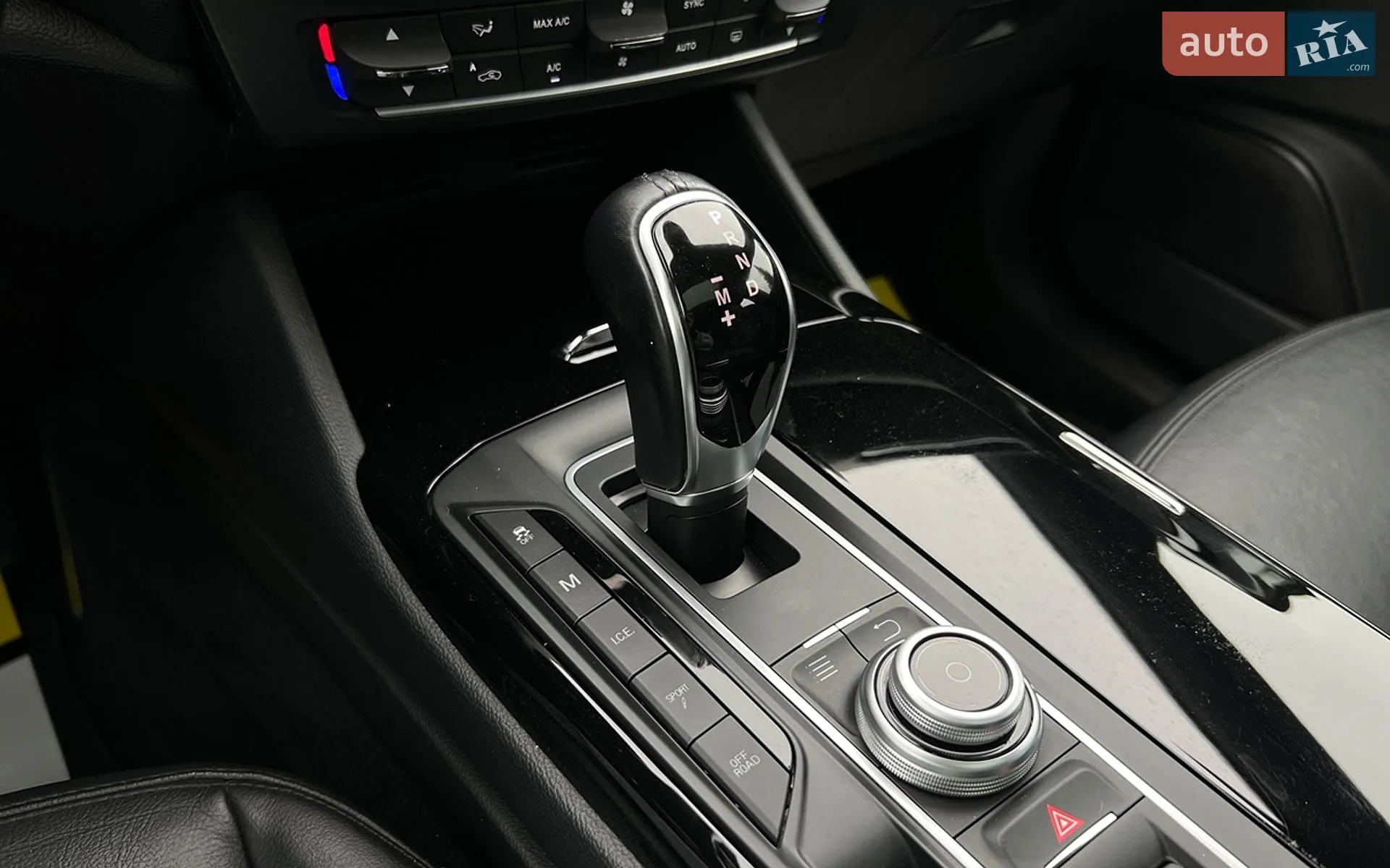 2017 Maserati Levante - мініатюра 21