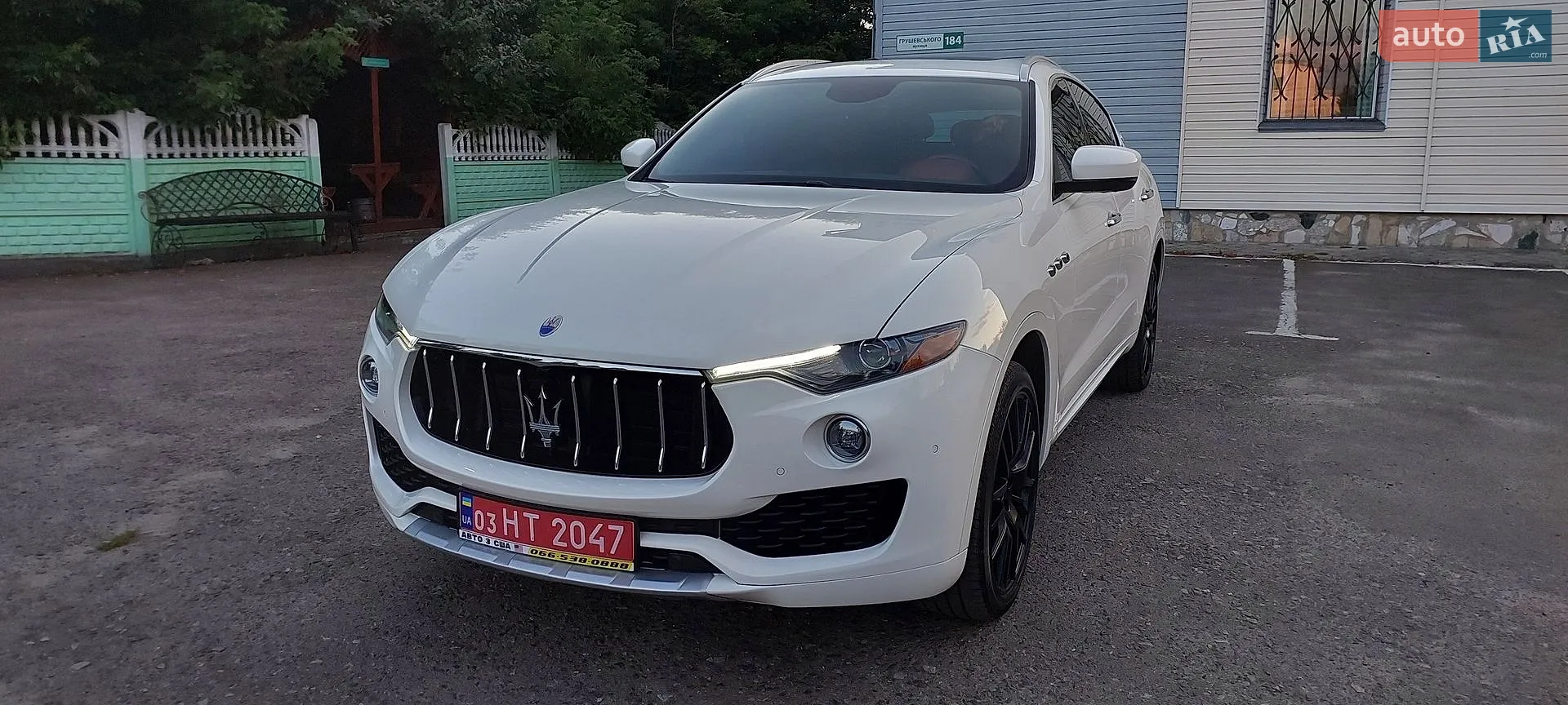 2017 Maserati Levante - мініатюра 2