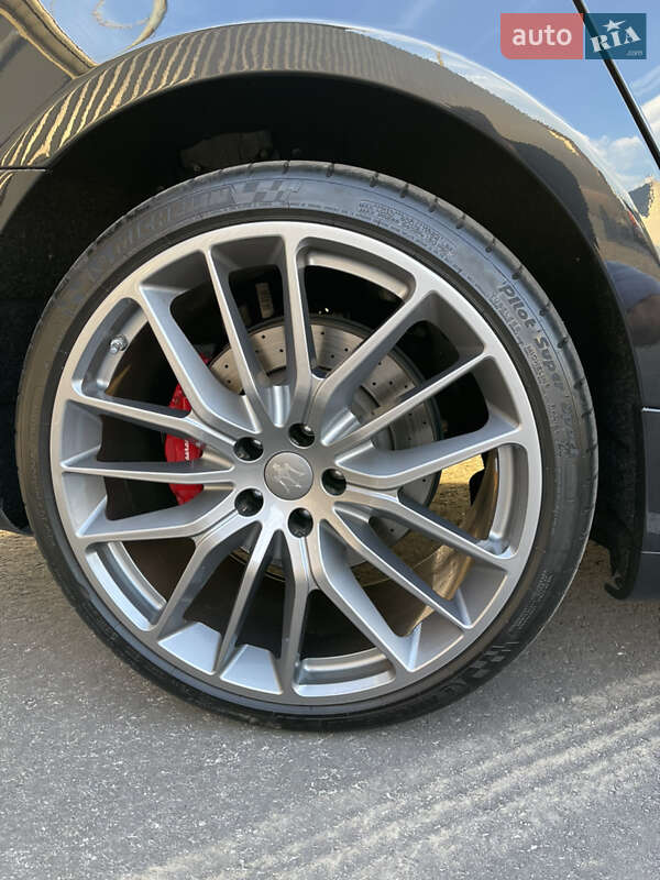 Седан Maserati Quattroporte 2013 в Киеве