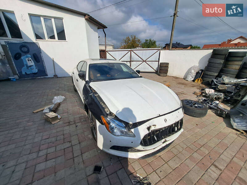 Седан Maserati Quattroporte 2014 в Львове