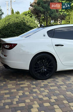 Седан Maserati Quattroporte 2013 в 