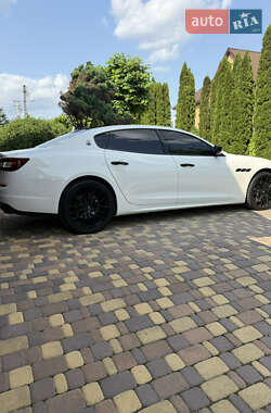Седан Maserati Quattroporte 2013 в 