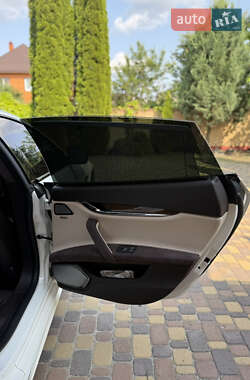 Седан Maserati Quattroporte 2013 в 