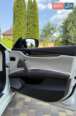 Седан Maserati Quattroporte 2013 в 