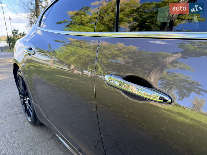 Седан Maserati Quattroporte 2018 в Киеве