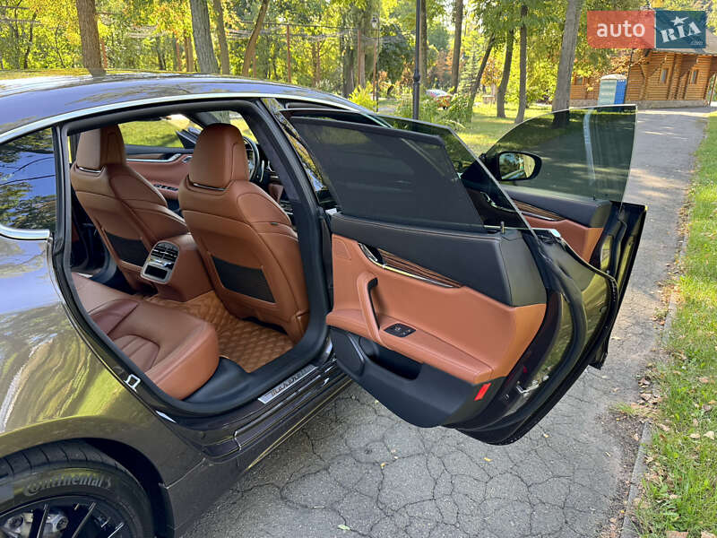 Седан Maserati Quattroporte 2018 в Киеве