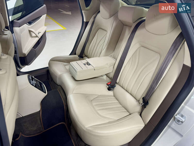Седан Maserati Quattroporte 2013 в Киеве