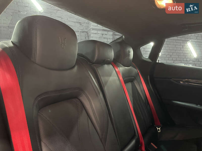 Седан Maserati Quattroporte 2013 в Киеве фото 29 Седан Maserati Quattroporte 2013 в Киеве