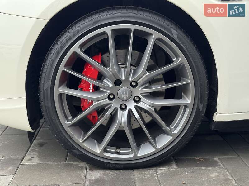 Седан Maserati Quattroporte 2015 в Киеве