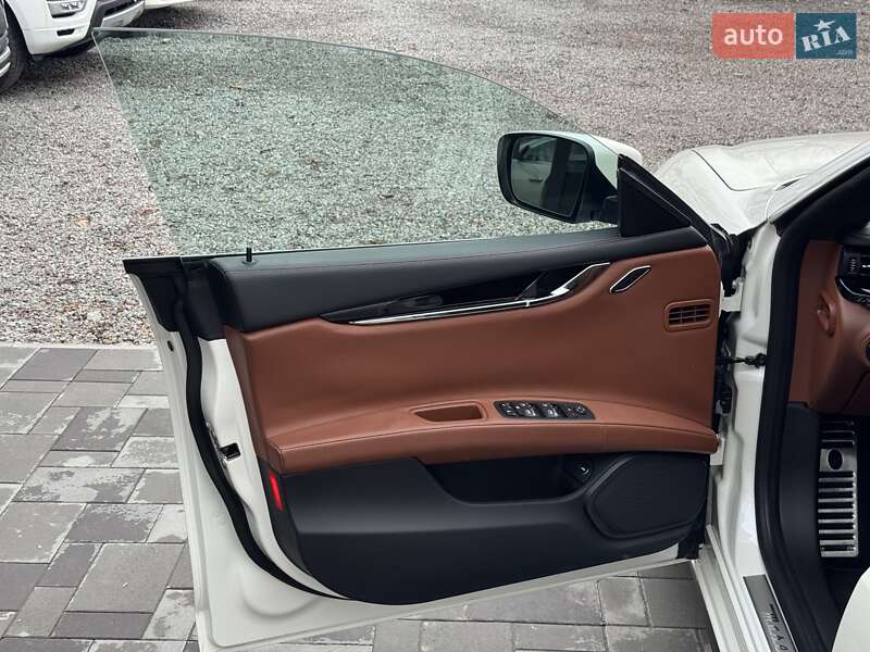 Седан Maserati Quattroporte 2015 в Киеве