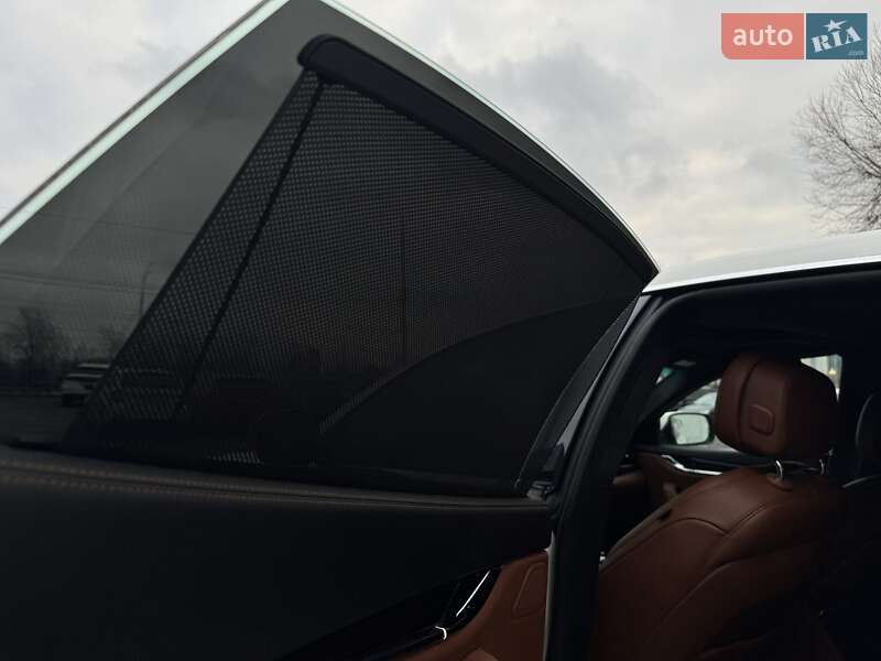 Седан Maserati Quattroporte 2015 в Киеве