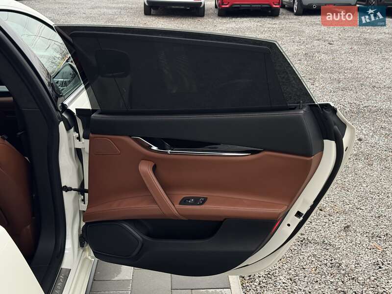 Седан Maserati Quattroporte 2015 в Киеве