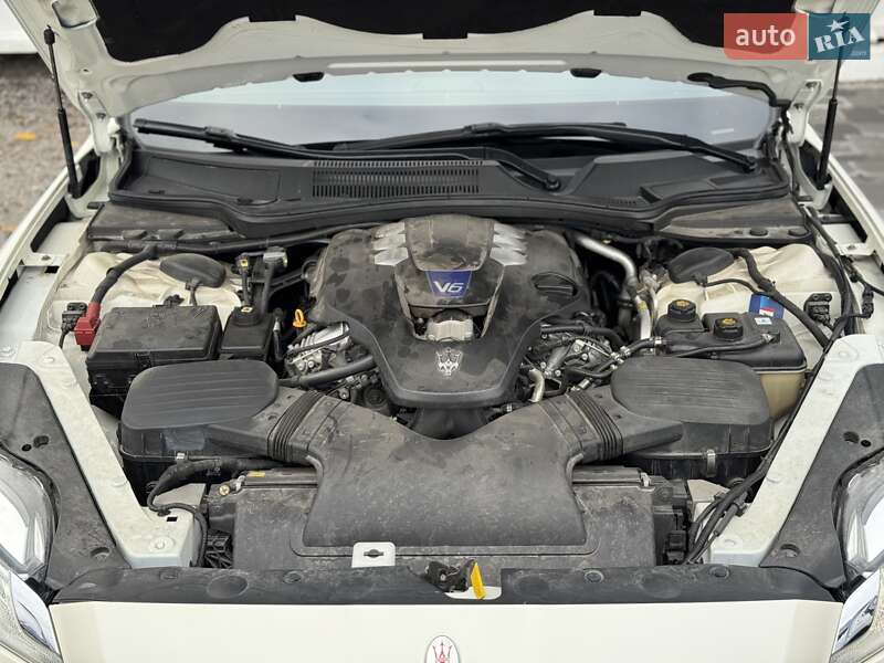 Седан Maserati Quattroporte 2015 в Киеве