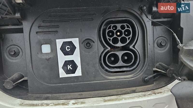 Грузовой фургон Maxus e-Deliver 3 2023 в Радомышле фото 9 Грузовой фургон Maxus e-Deliver 3 2023 в Радомышле