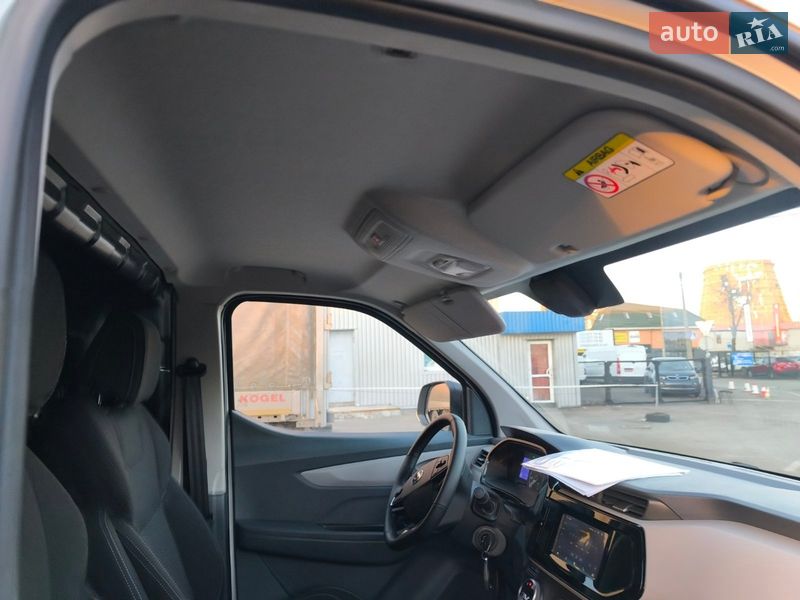 Грузовой фургон Maxus e-Deliver 3 2023 в Киеве