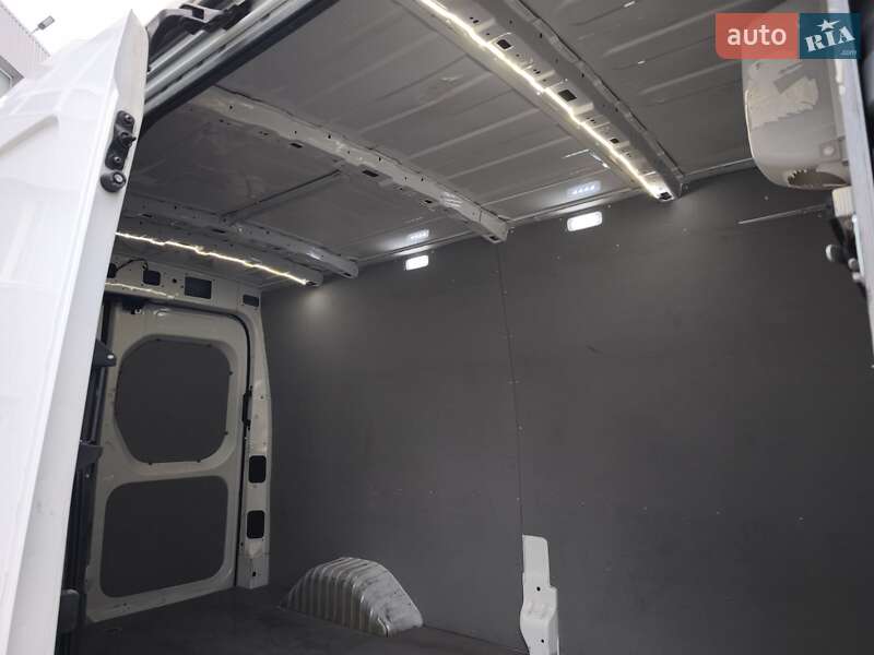 Грузовой фургон Maxus e-Deliver 9 2021 в Киеве