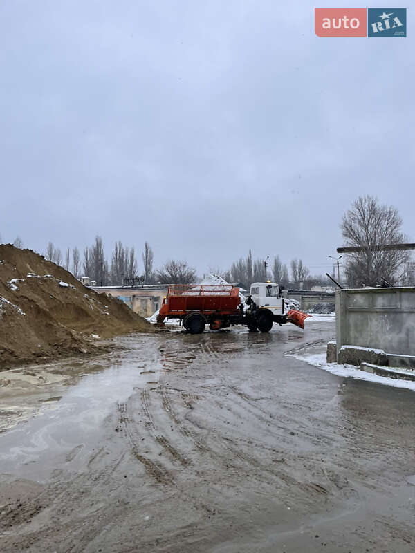 Пескоразбрасывающая машина МАЗ 5571 2009 в Одессе фото 36 Пескоразбрасывающая машина МАЗ 5571 2009 в Одессе