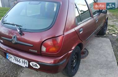 Хэтчбек Mazda 121 2000 в Одессе