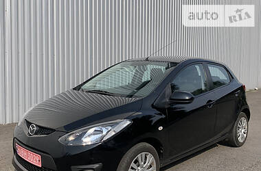 Хэтчбек Mazda 2 2010 в 
