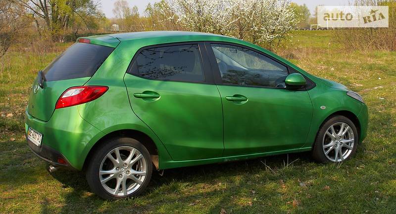 Хэтчбек Mazda 2 2008 в 