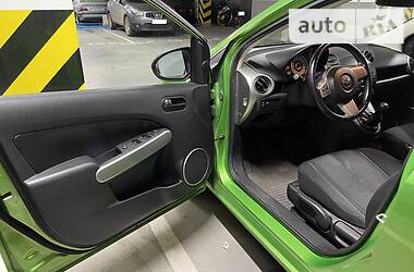 Хэтчбек Mazda 2 2008 в 