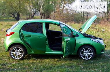 Хэтчбек Mazda 2 2008 в 